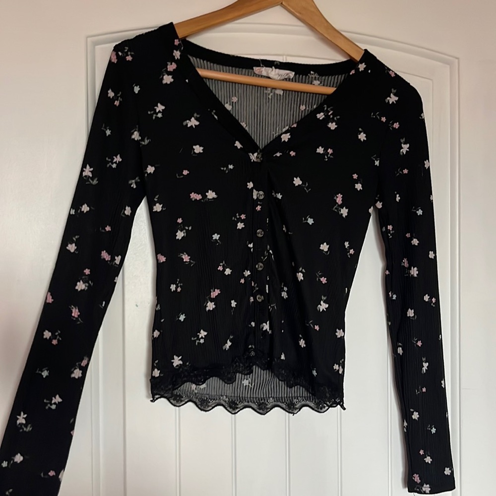 Size S but could easily fit as a M, black w/flowers, PINK ROSE brand.